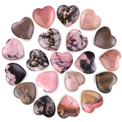 Çakra dengesini sağlamak için camlı Rhodonite kalp şeklinde kristaller