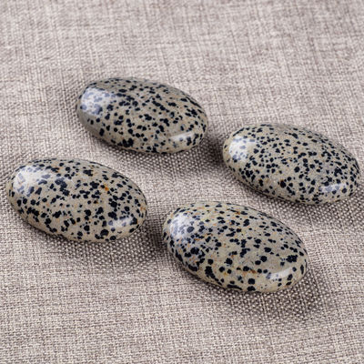 Doğal cilalı Dalmatian Jasper Palmiye Taşı Oval Şekilli Dalmatian Kristal Enerji Taşı Bina Dekorasyonu