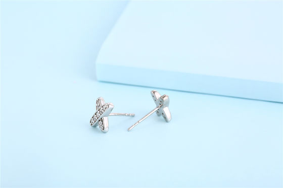 X şekli 925 Moissanite Stud küpe Sterlin Gümüş Mücevher