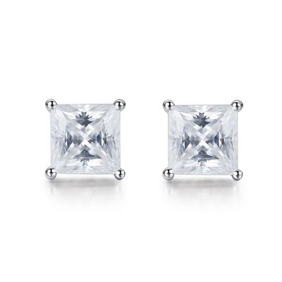 Doğum günü hediyesi için kübik 18K altın Moissanite elmas küpeler