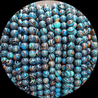 Sentetik malaşit boncukları, çeşitli renklerdeki yuvarlak kesim bilezikleri için mükemmel.